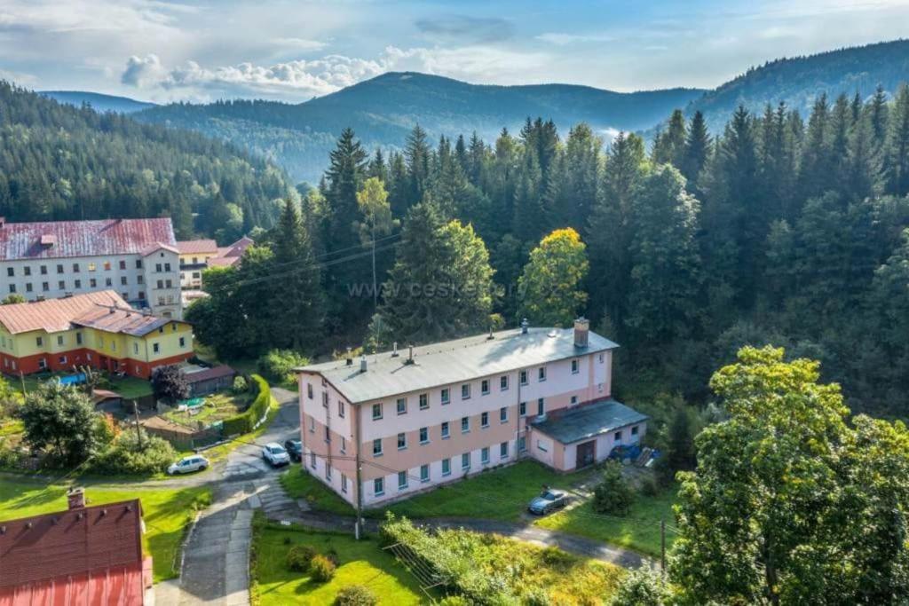Utulny Byt V Jizerskych Horach -Apartman Mili Kořenov Buitenkant foto